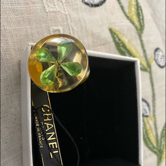 Chanel Acrylic Clover Ring - Picture 3 of 4